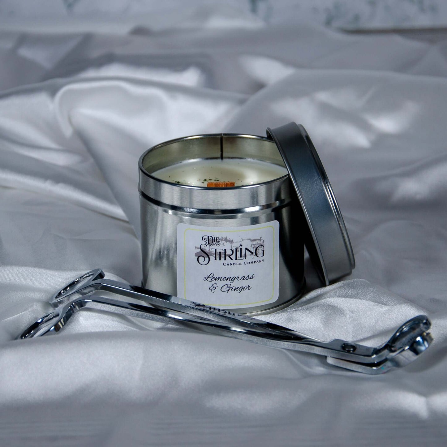 Citronnelle et Gingembre - Bougie en Étain Format Voyage - Mèche en Bois